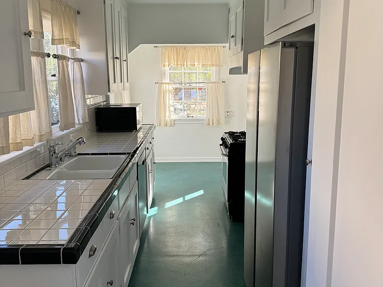 1855 S Cochran Ave — Photo 6