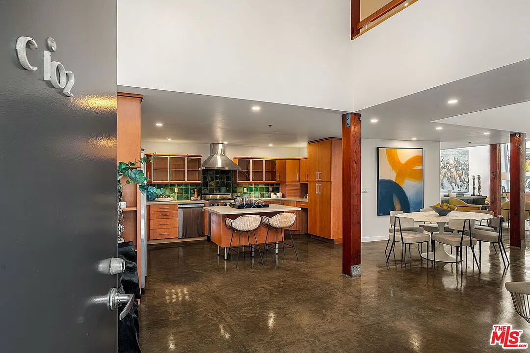 1 bed, 1.5 bath, 1800 sqft, $7,500 — Photo 4
