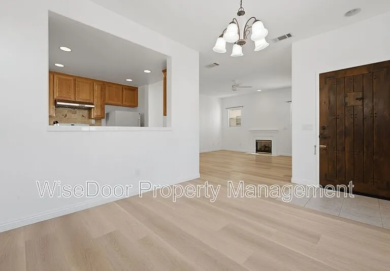 1087 Waterfall Way — Photo 9