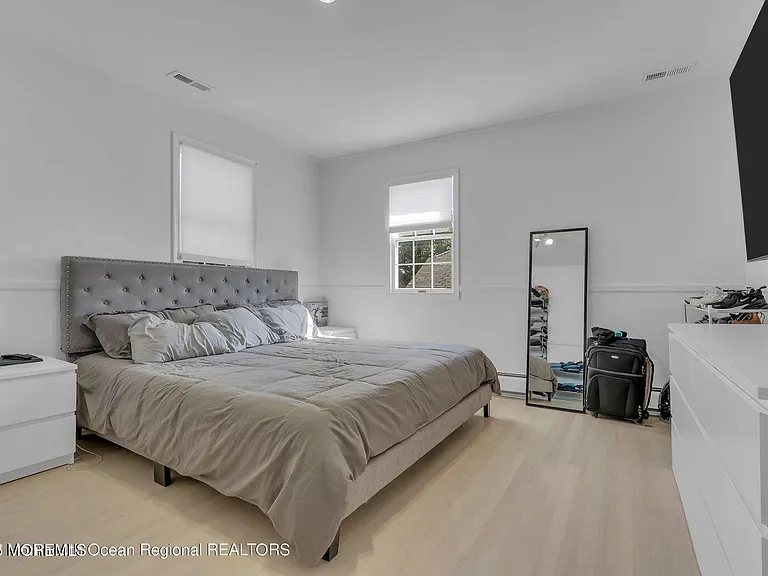 373 W Park Ave — Photo 14