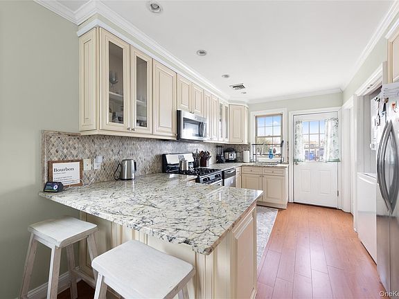 4th image of 1137 Washington Place