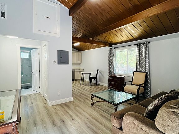 5th image of 3069 Fresno Ave #11559449