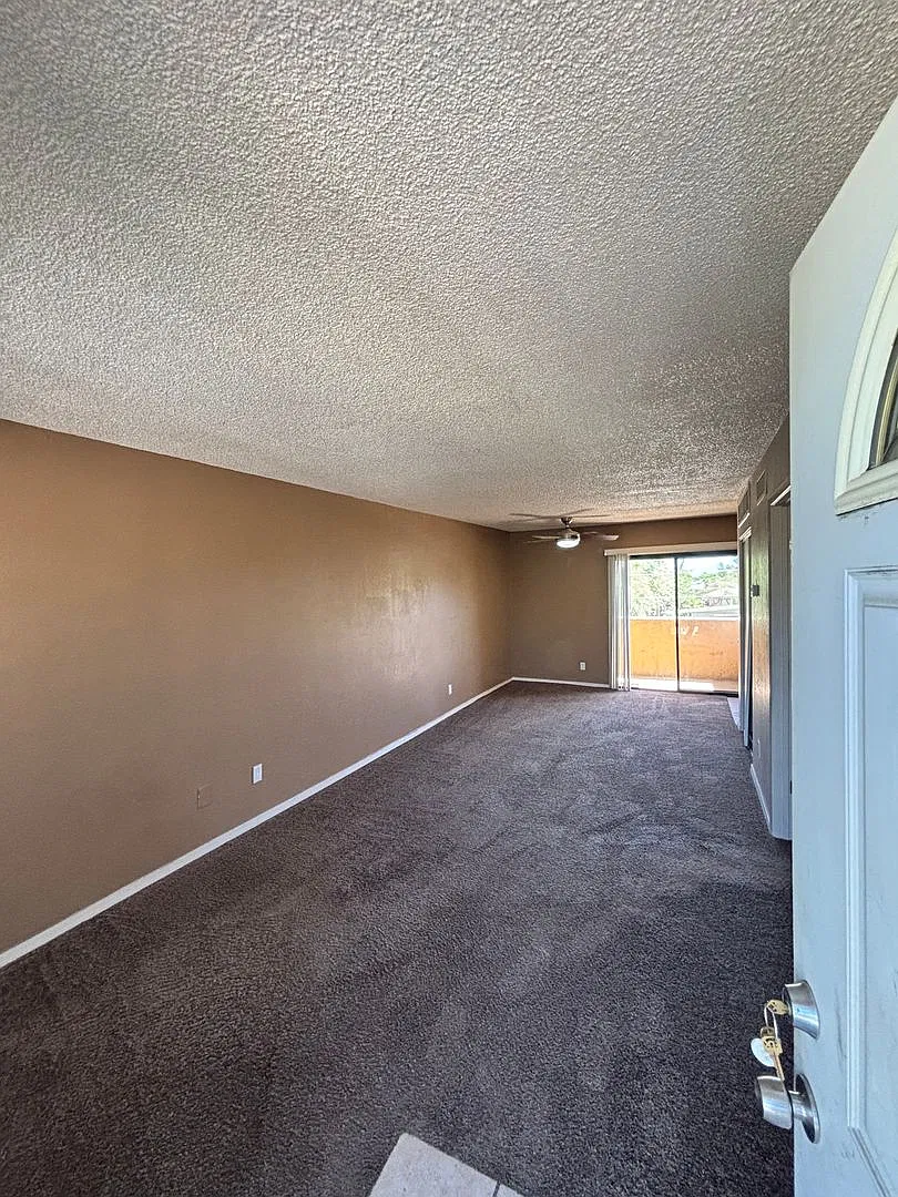 2818 N Tucson - 201 — Photo 2