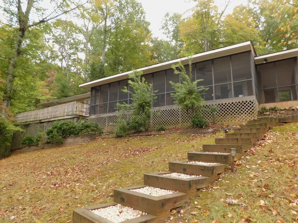 1203 Quiet Cove Ln, Moneta, VA 24121