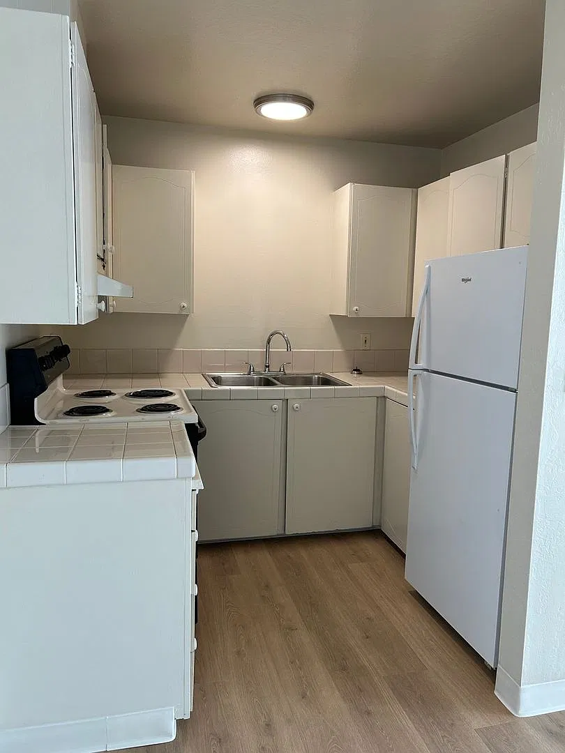 138 - Echo Bell Apartments — Photo 4