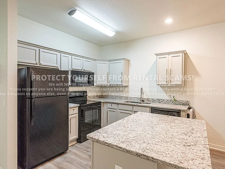 766 W Breeze Cv — Photo 4