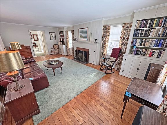 4th image of 168 Village Ln