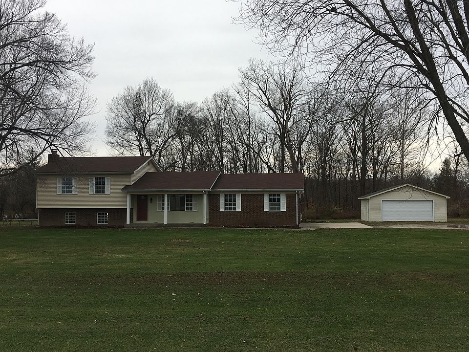 1st image of 915 N County Road 200 W