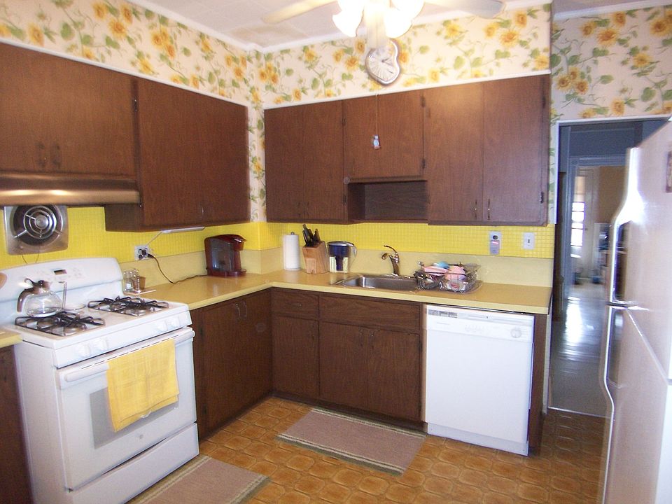 1st image of 122 N 6th Ave