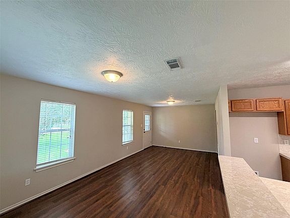 4th image of 123 Robinson Rd