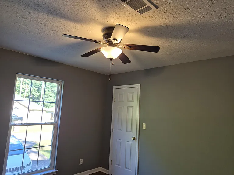 712 Michael Dr — Photo 20