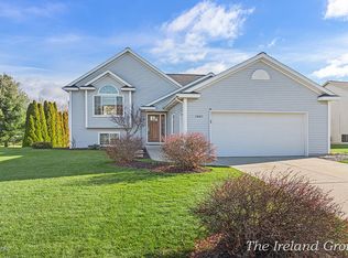 5662 Hickory Ridge Dr SW, Wyoming, MI 49418