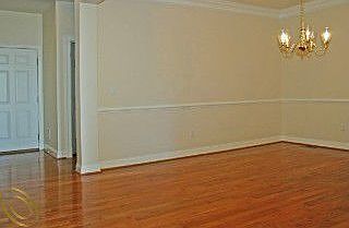 4th image of 44891 Broadmoor Cir S