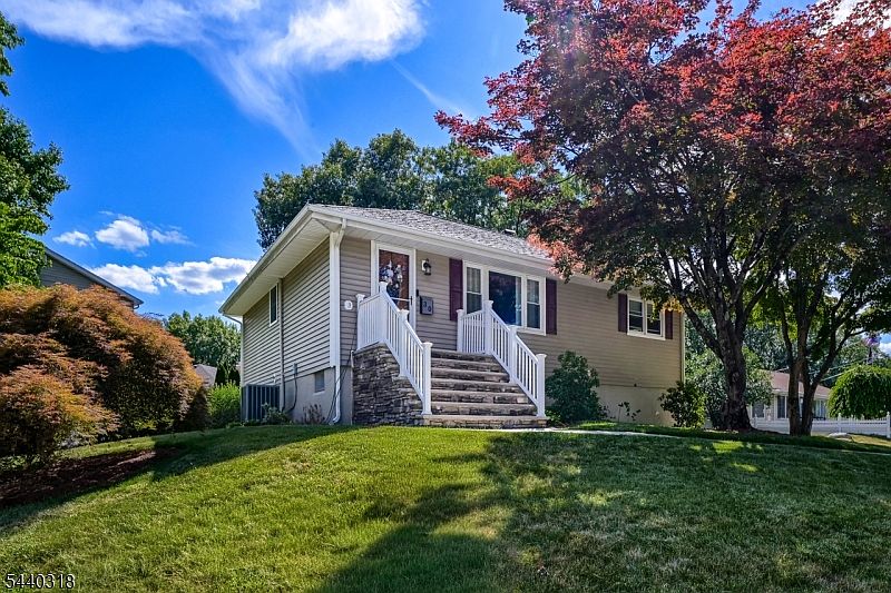 1st image of 30 Heather Ln