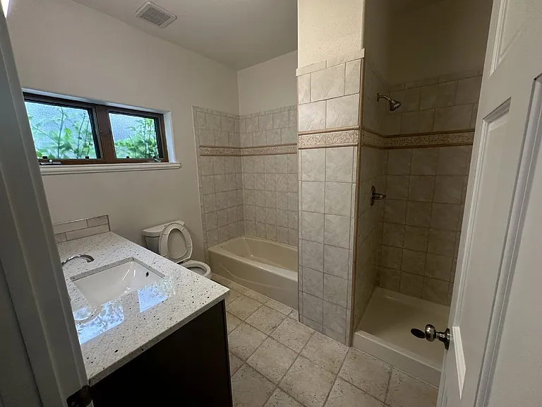 1752 S Clarkson St — Photo 12
