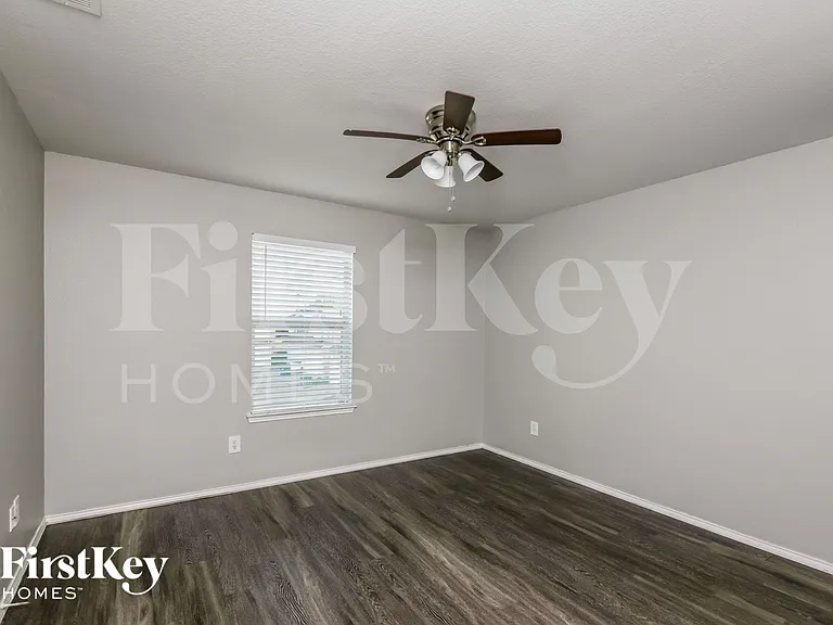 1604 Alcazar Plz — Photo 7