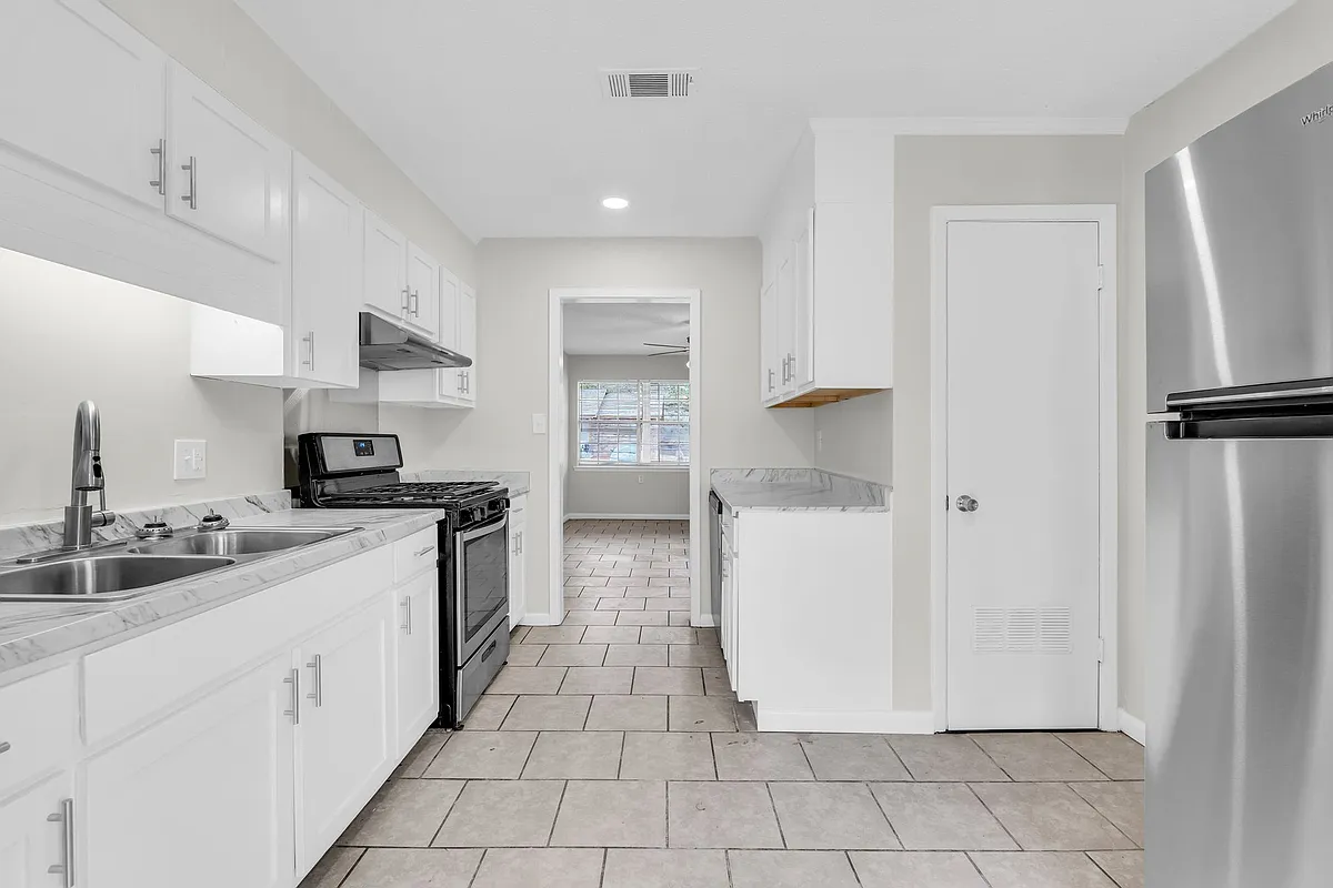 Building Photo - 1010 N Montgomery St #2B