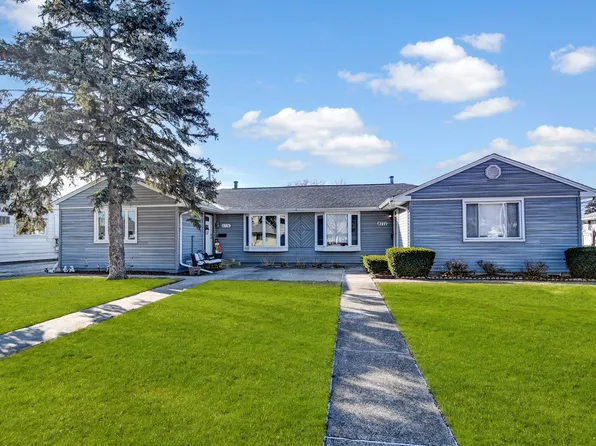 8774 S Duffy Ave, Hometown, IL 60456