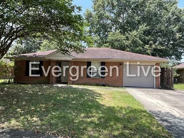 105 Celestin Ct — Photo 1