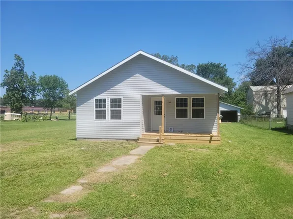 404 W Buffalo St, Girard, KS 66743