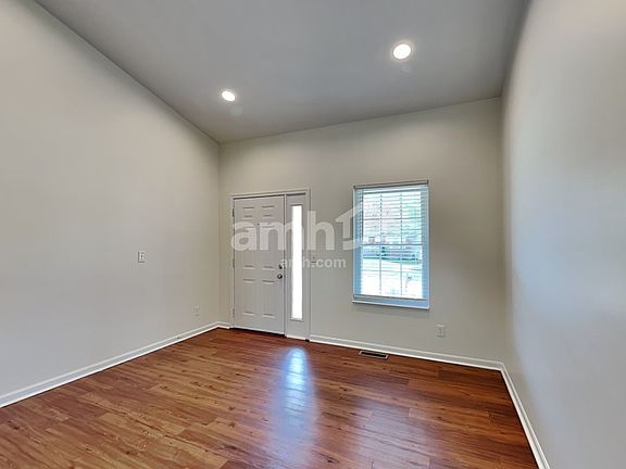 5th image of 2211 Siesta Dr