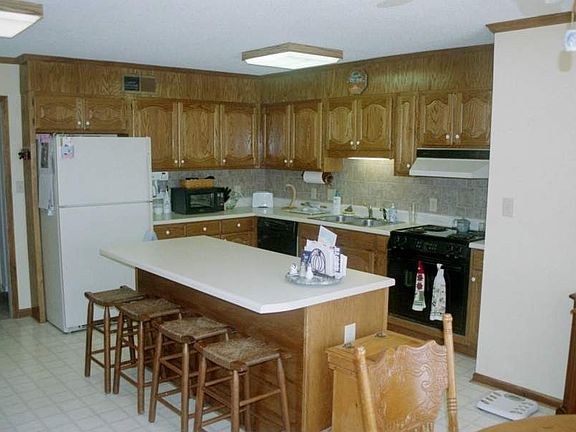 5th image of 132 Cedar Creek Dr