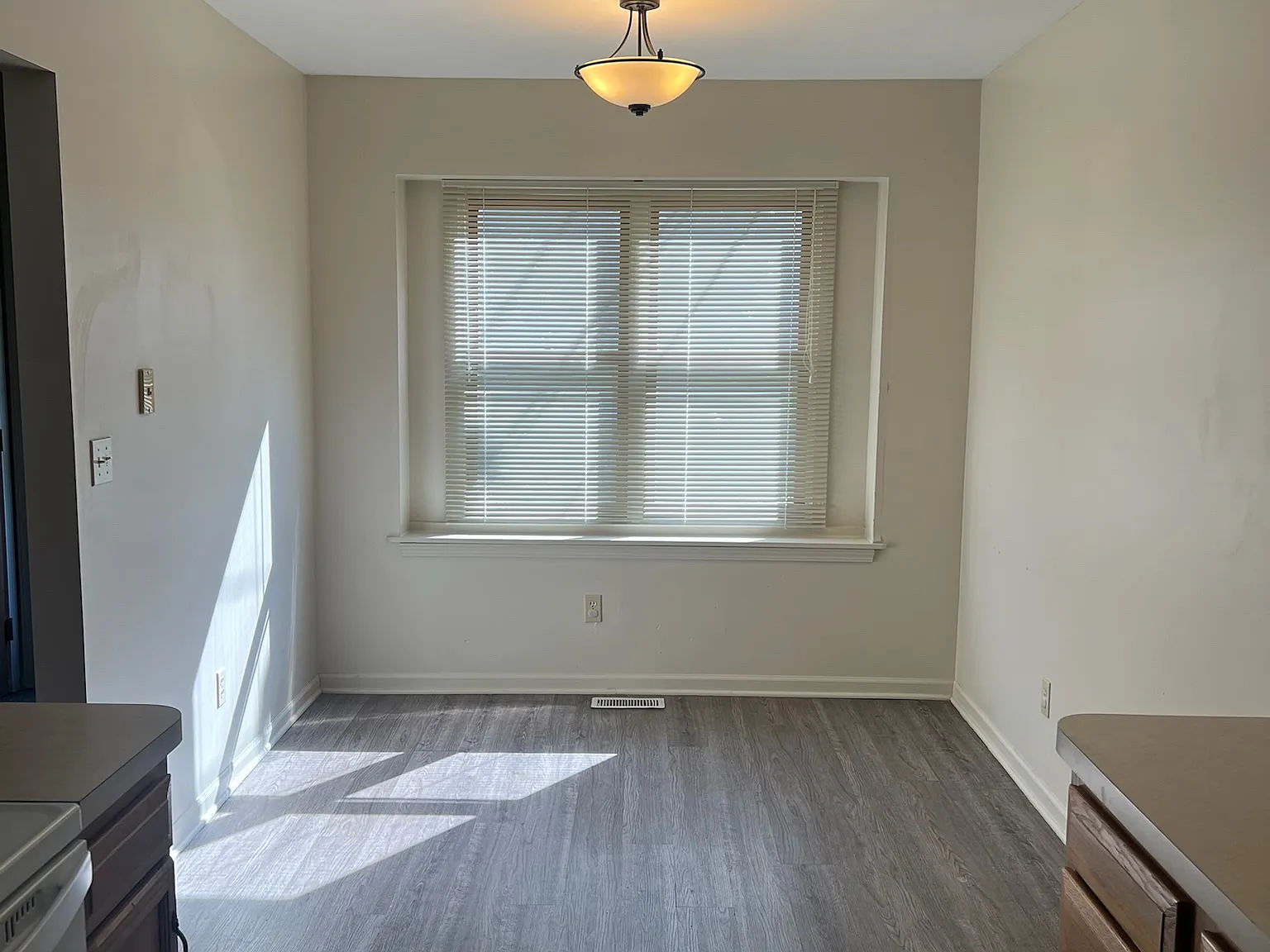 335 E Maple St — Photo 4