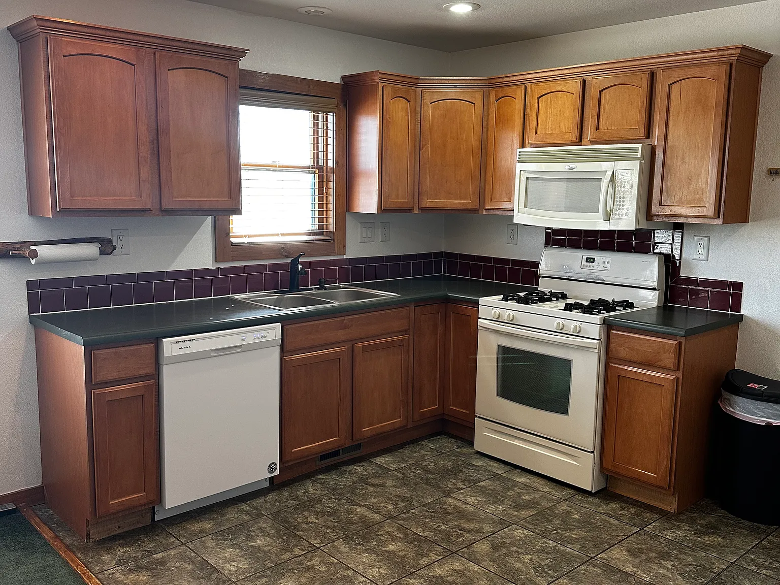 430 Fuller Dr — Photo 2