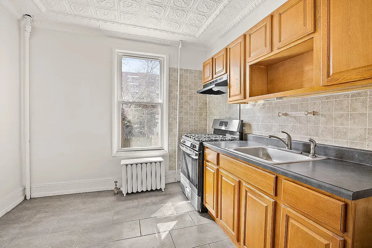 182 East 5th Street — Photo 3