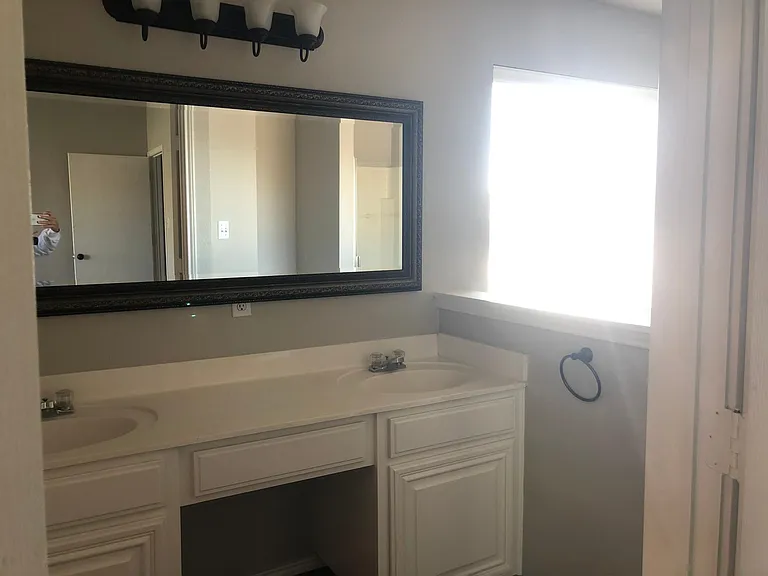 400 Bretts Way — Photo 4