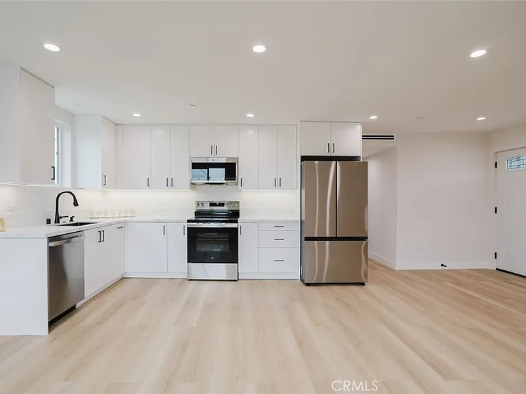8915 Wakefield Ave — Photo 6