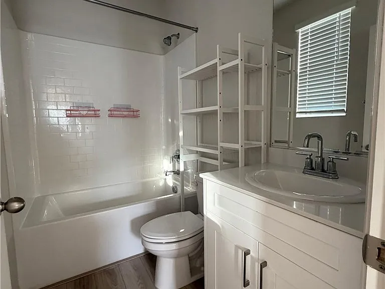 216 Lockhart Way — Photo 6
