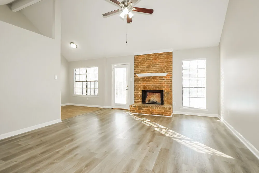 3 bed, 2.0 bath, 1487 sqft, $1,920 — Photo 4