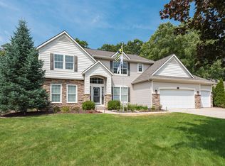 2569 Mason Ridge Ct NE, Grand Rapids, MI 49525