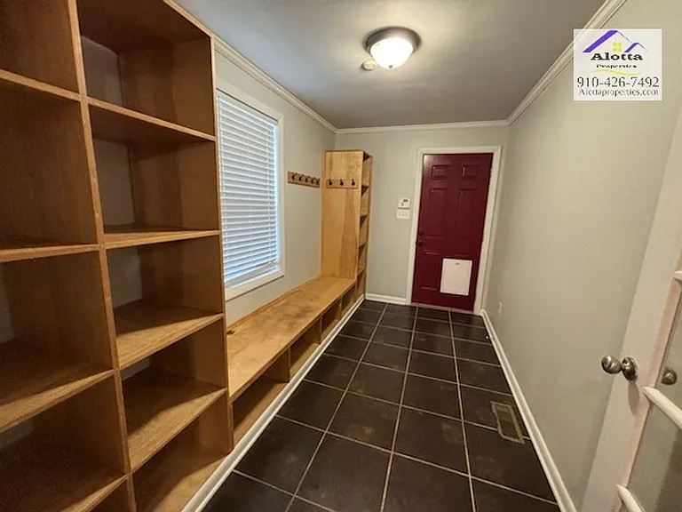 213 Marshall Rd — Photo 8
