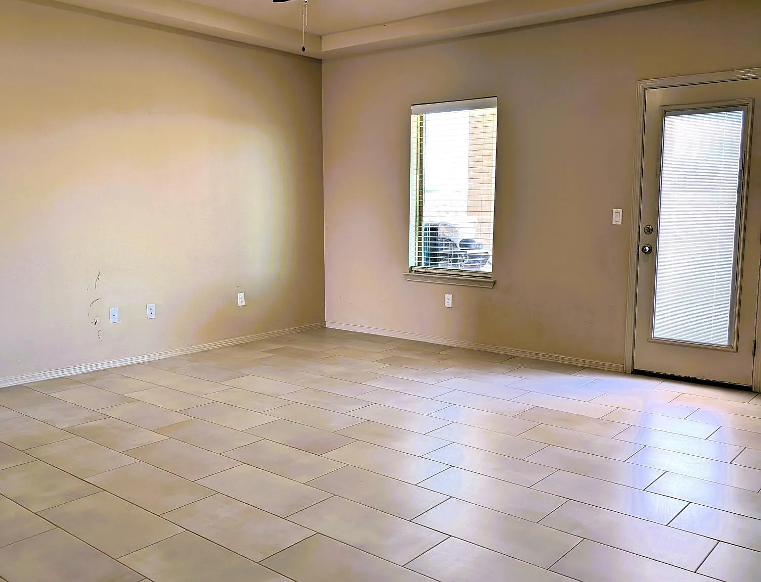 3 bed, 2.5 bath, 1917 sqft, $2,200 — Photo 3