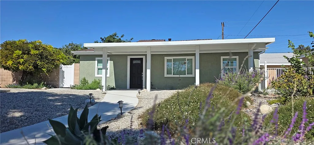 3 bed, 929 sqft, $4,600 — Photo 2