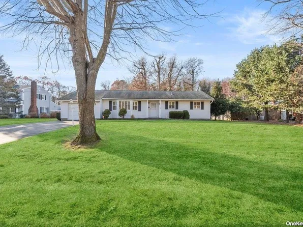 220 Edgewood Avenue, Oakdale, NY 11769