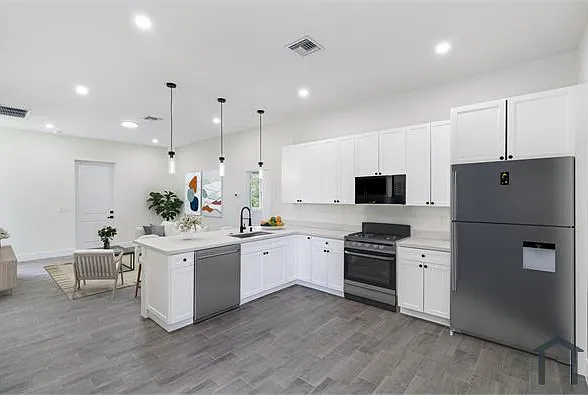 708 Peacock Ave — Photo 9