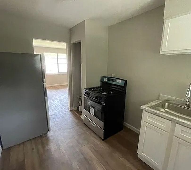 2nd image of 605 E McLemore Ave #17