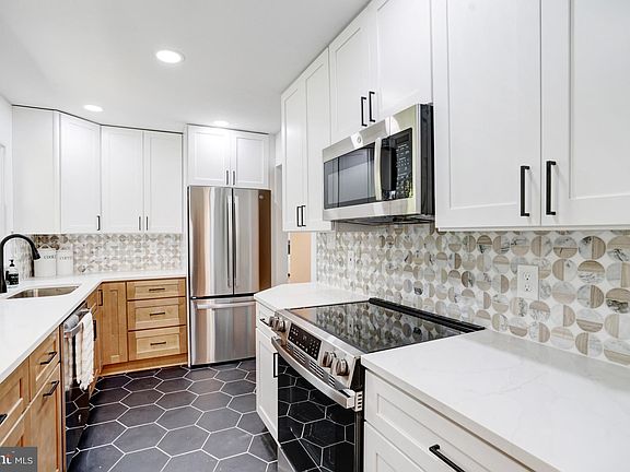 2nd image of 6001 Nealon Pl