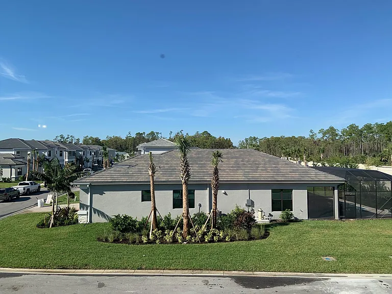 12830 Hawkins Dr — Photo 2