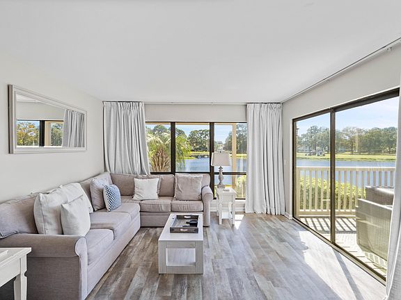 4th image of 900 Harbour Point Ln #900