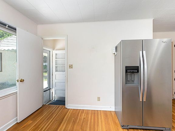 4th image of 3542 Girard Ave S