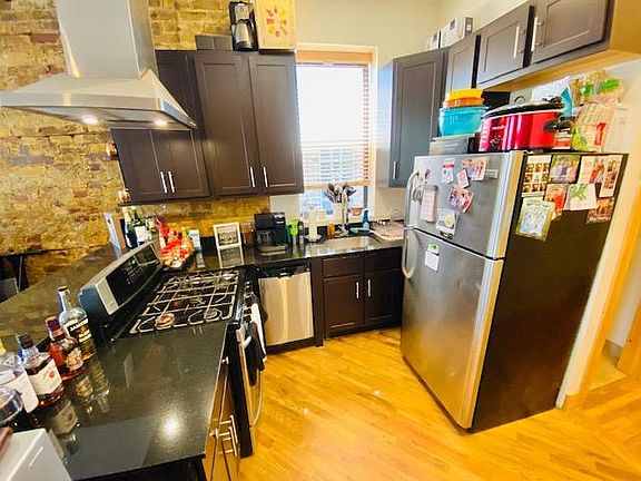 4th image of 936 N Wolcott Ave APT 2F