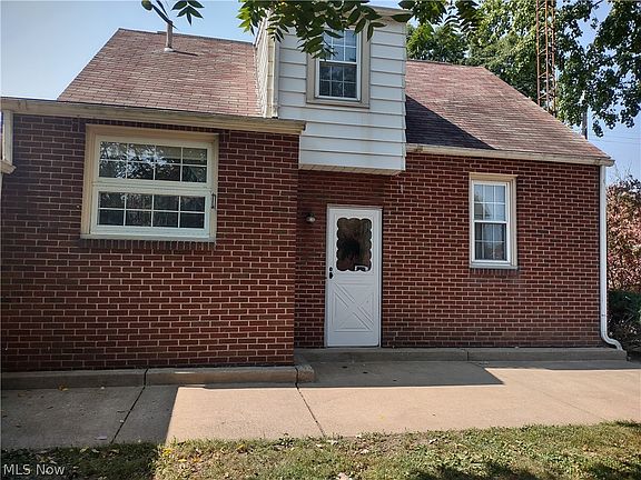 5th image of 2520 Daleford Ave NE