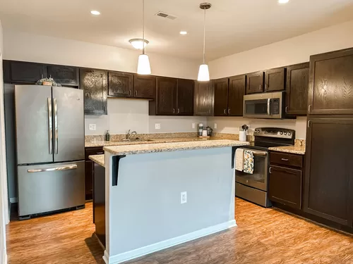 Fully Equipped Kitchen (cabinets & appliances may vary) - Glencoe Oaks