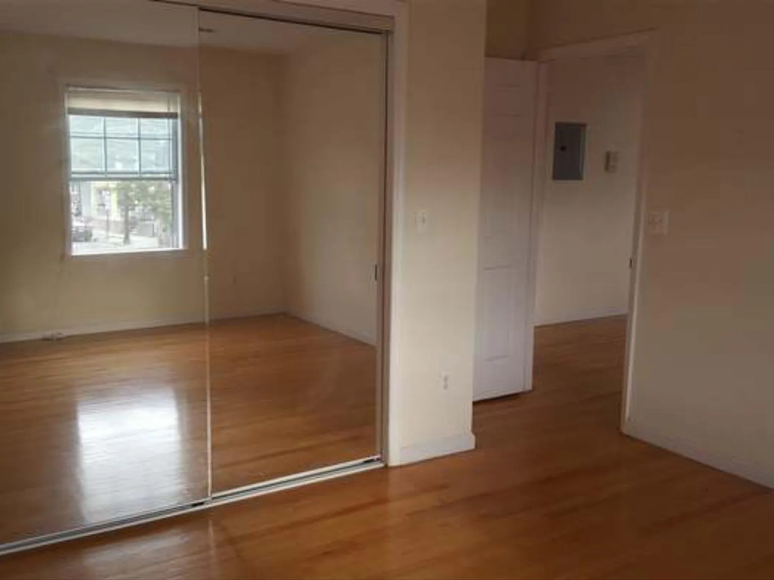 2 bed, 1300 sqft, $2,400 — Photo 4