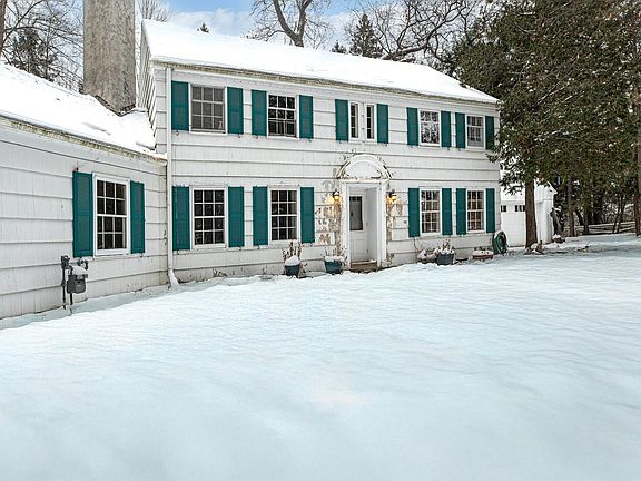 3rd image of 321 Ridgeway Dr