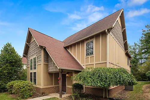 8 Trafalgar Cir Photo 1